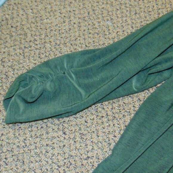 Womens Shirt Medium Green Long Sleeve Scoop Neck Banded Hem Top & Necklace Apt 9 - Picture 4 of 6